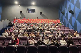 春景与你们都是这世界最好的景致，节日欢乐！