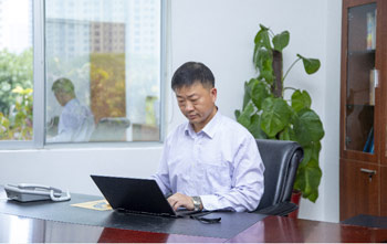 全国五一劳动焦芈获得者洪昱斌：工匠心铸就“膜”之路